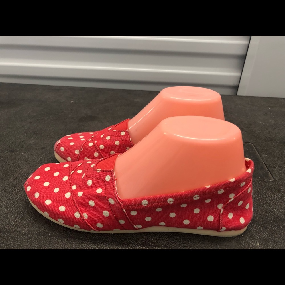Breckelles Women’s Red/White Dots Canvas Shoes